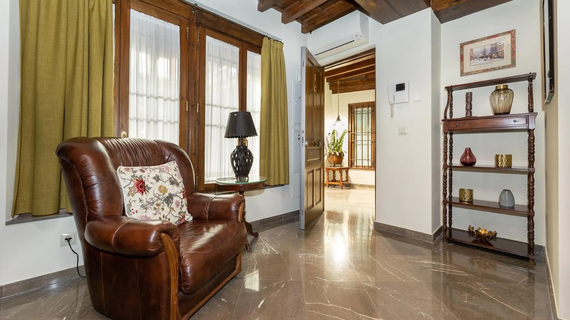 Apartamentos En Pleno Centro, Aljibe Rodrigo Del Campo 1C Granada 0*,  Spain